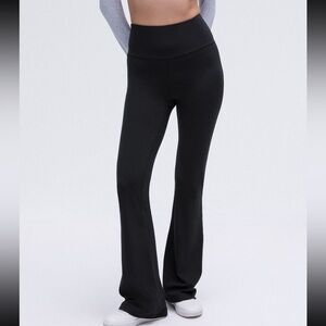 Lululemon Groove SHR Flared Leggings *Regular 32.5” Black Sizes 6 & 8 NWT